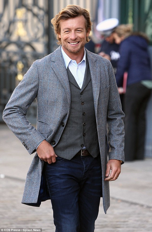 ازياء النجم simon baker "