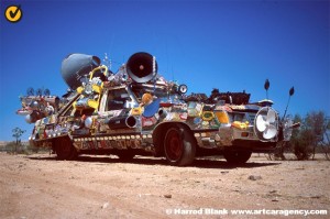 auto-obscura-art-car-rockette-bob-art-car-agency-photo-harrod-blank-main-roc341