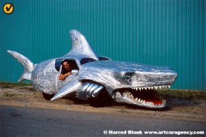 ripper-the-friendly-shark-art-car-tom-kennedy-art-car-agency-photo-harrod-blank-main-rip251