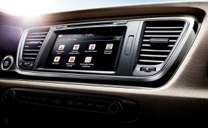 Kia-Carnival-2016-Screen