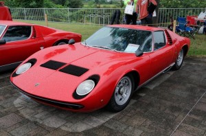 3-as-a-follow-up-to-the-stylish-but-very-conventional-gt-cars-lamborghini-went-bold-with-the-miura