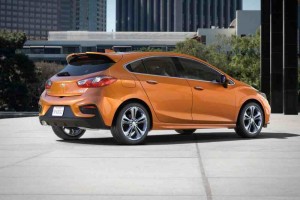 Side-Chevrolet-Cruze-2017-Hatchback